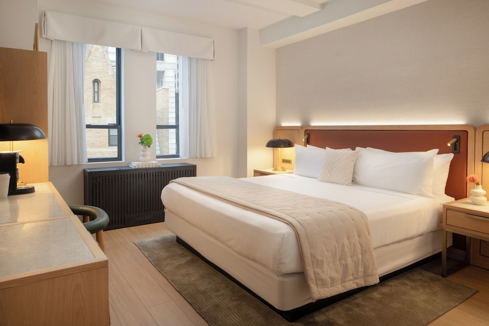 EXECUTIVE, KING BED