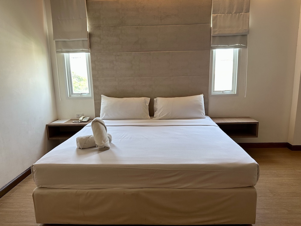 DELUXE, DOUBLE BED