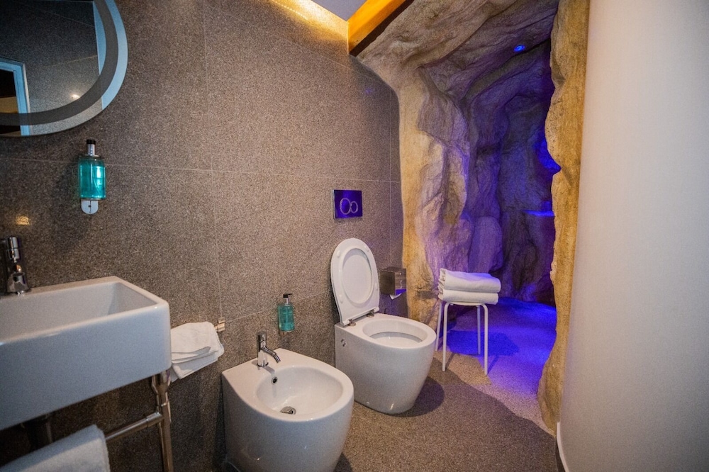 Vogue Hotel 39/50