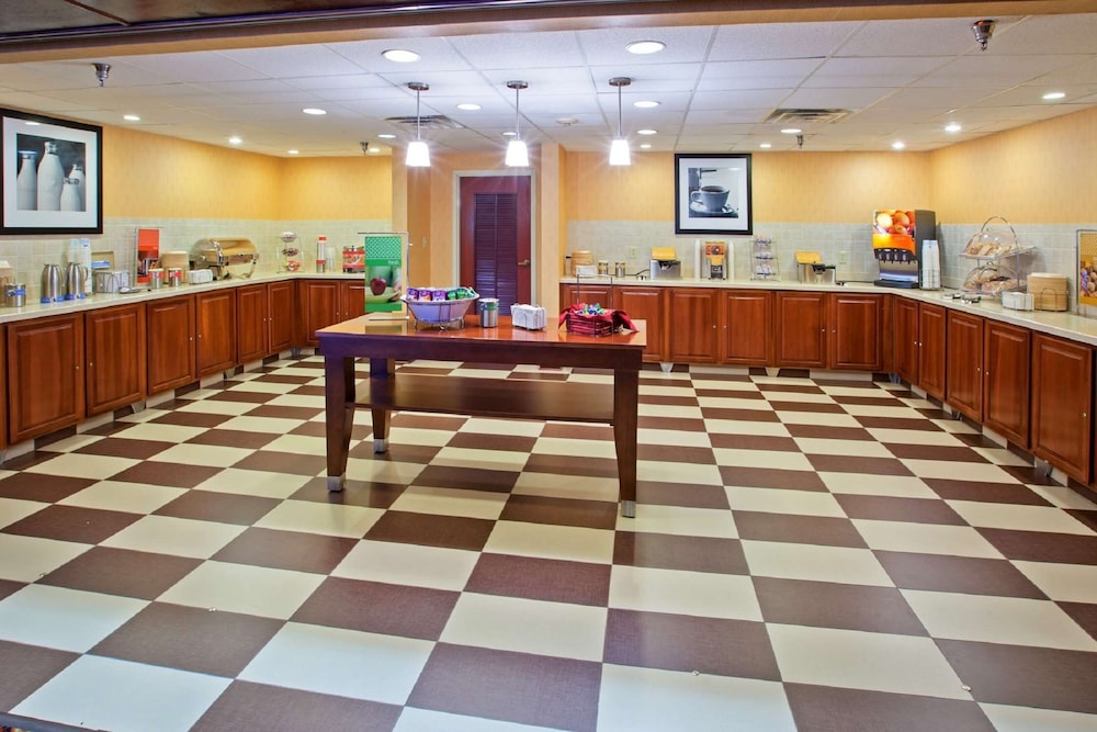 Hampton Inn Suites Cleveland Southeast/Streetsboro 11/63