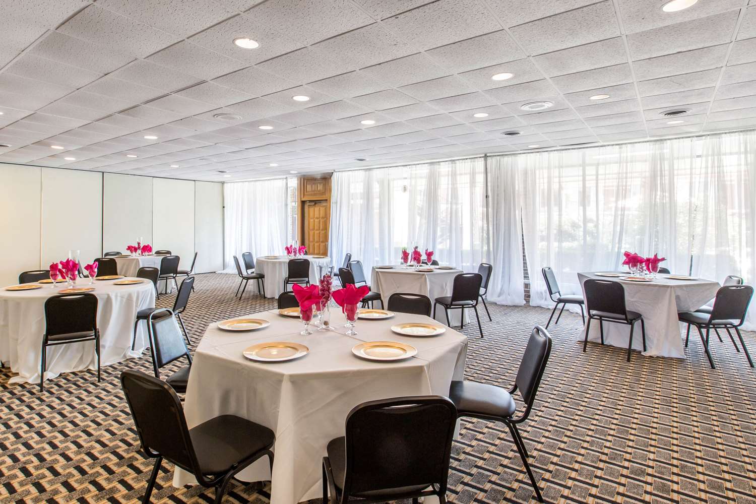 Ramada by Wyndham Santee I-95 14/17