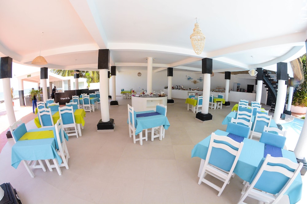 Africa Queen Hotel 55/70