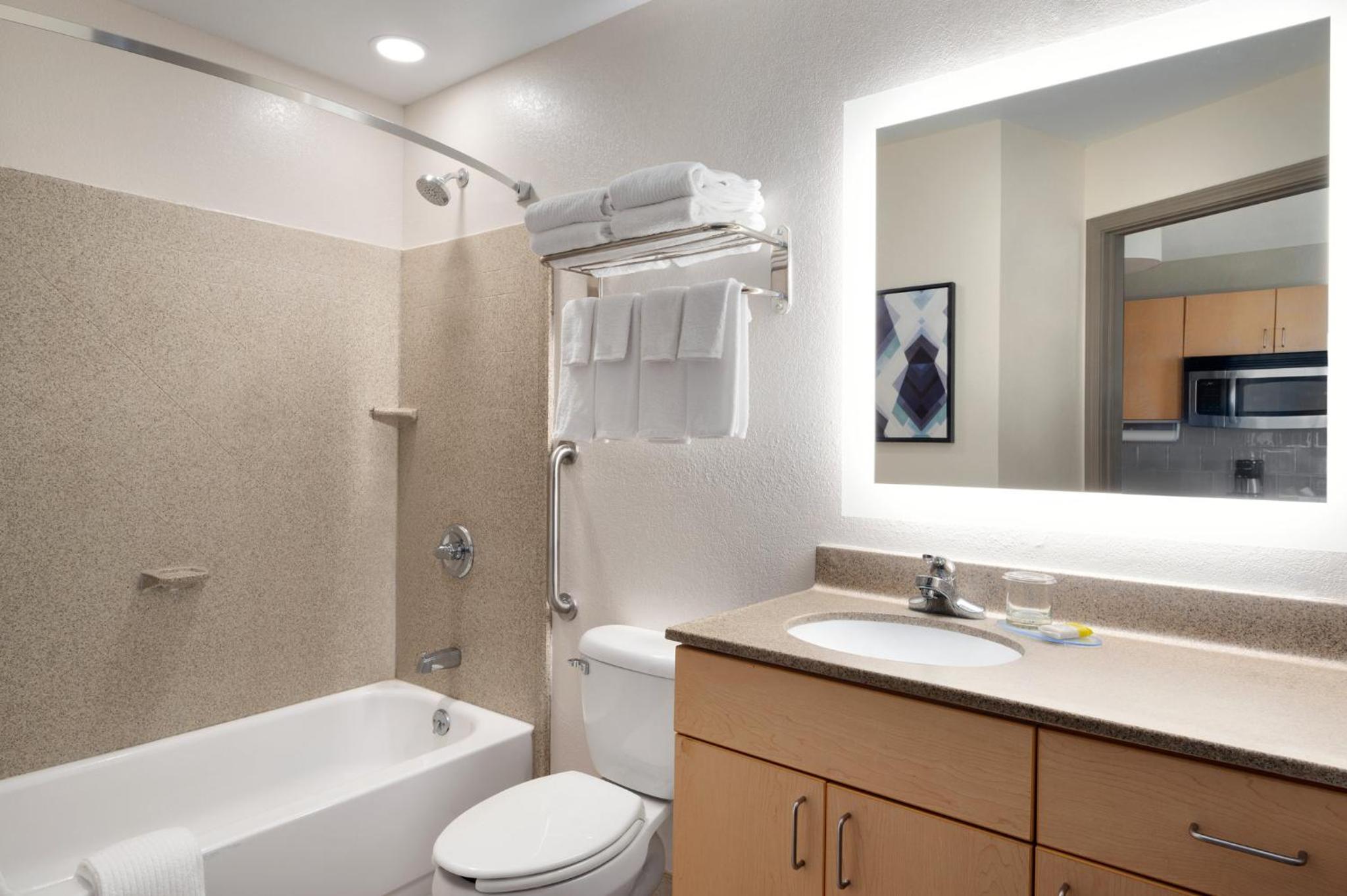 جناح بسريرين كوين، Candlewood Suites Watertown-Fort Drum 4/4