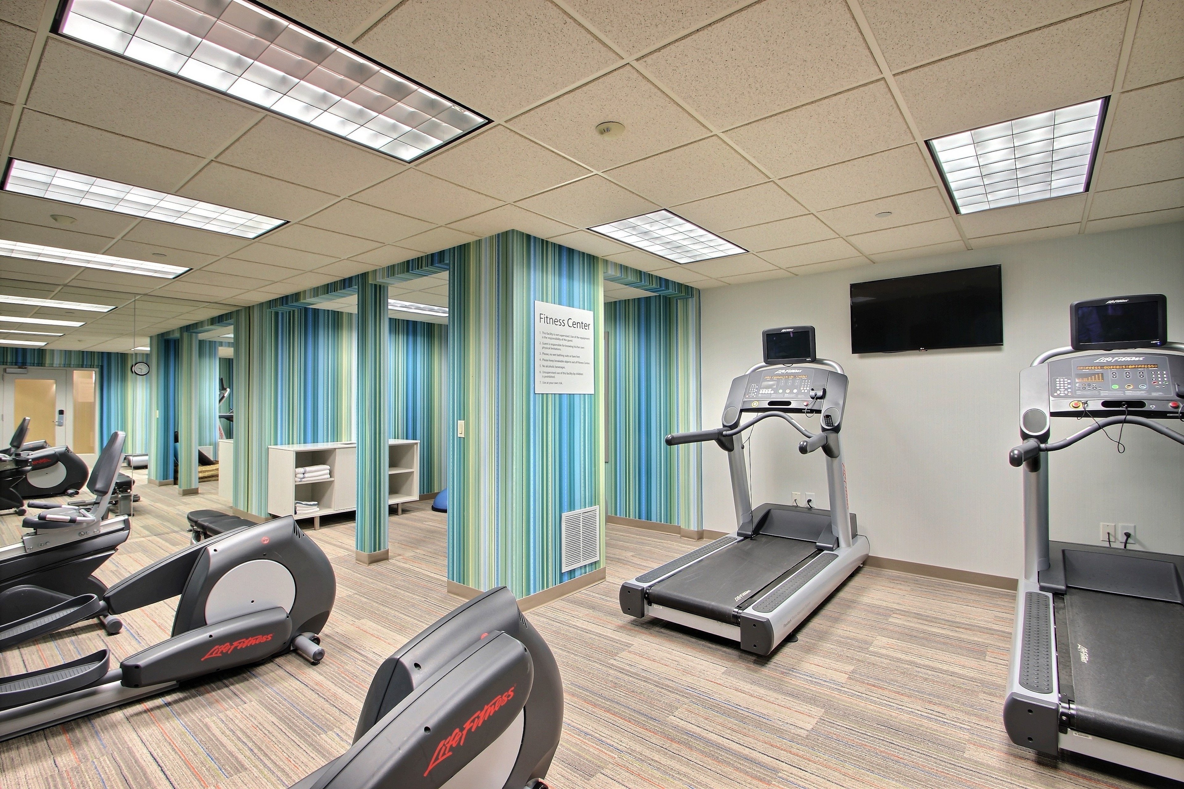 Holiday Inn Express Hotel And Suites Milwaukee Airport 40/74