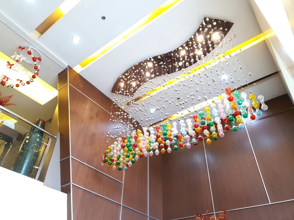 Festive Hotel Makati 9/60