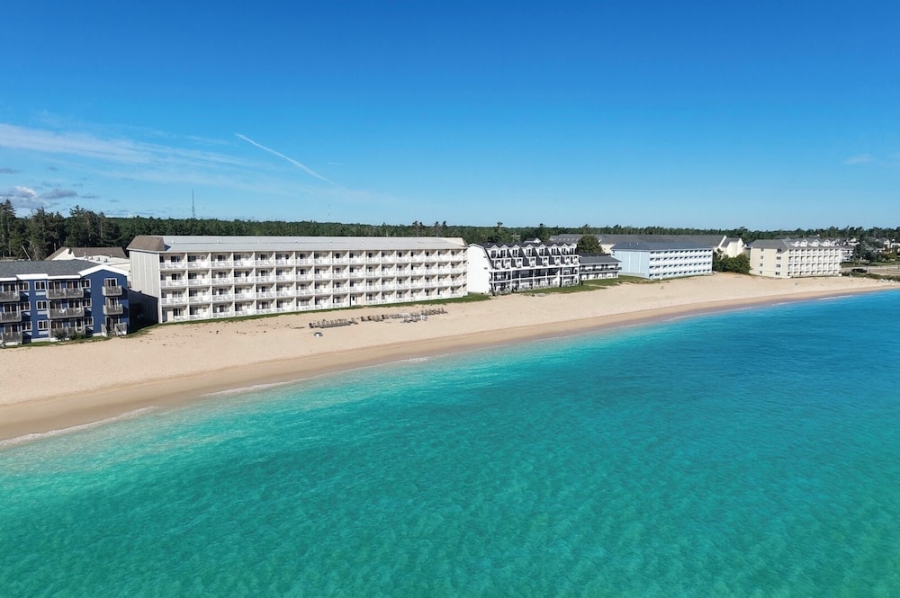 Mackinaw Beach & Bay Inn & Suites 49/51