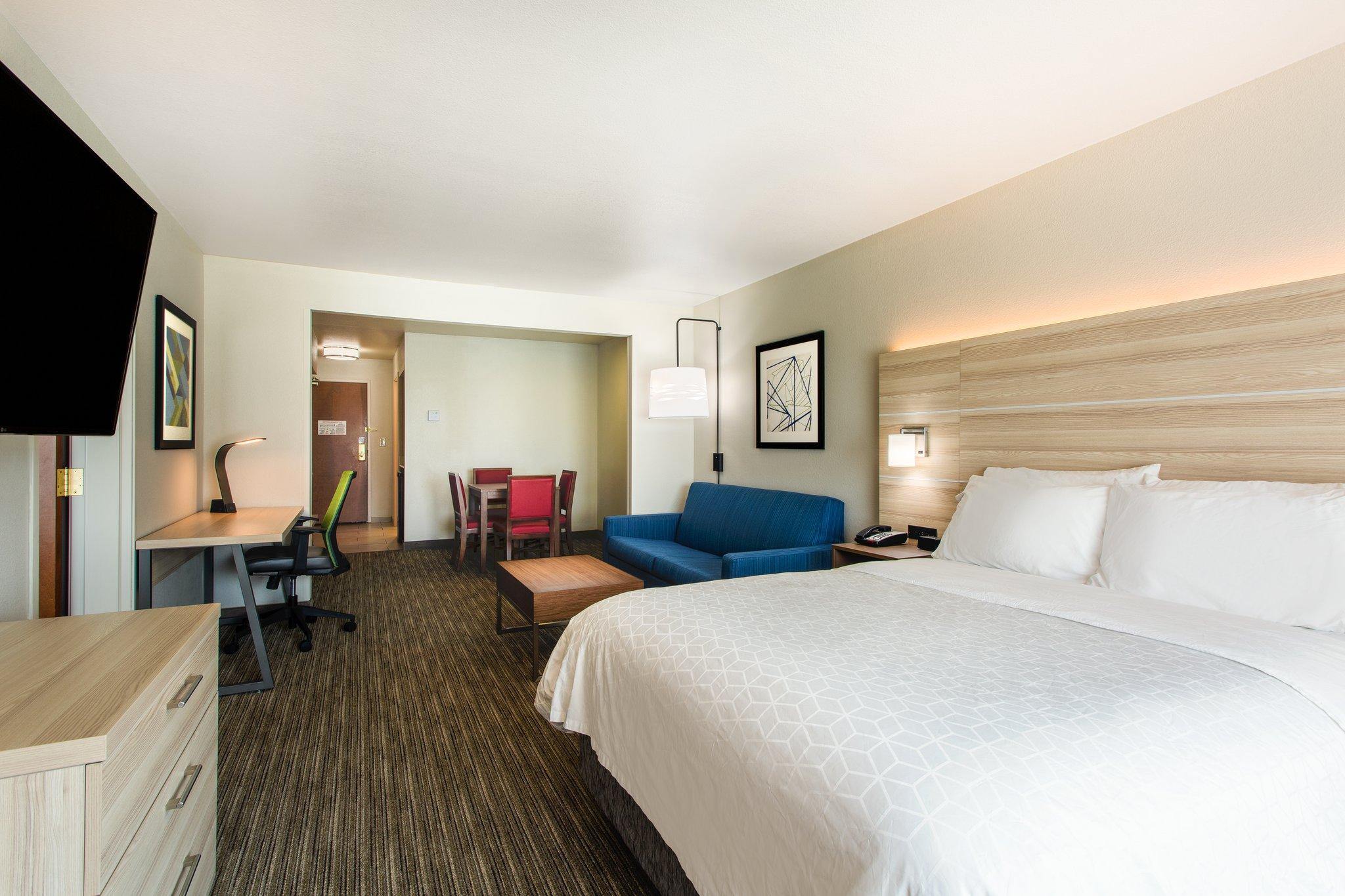 جناح بغرفتي نوم، Holiday Inn Express Hotel Suites Lewisburg 2/9