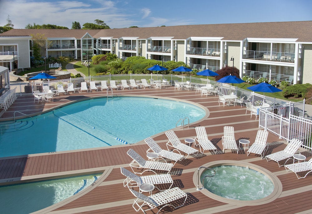 Hyannis Harbor Hotel 4/33
