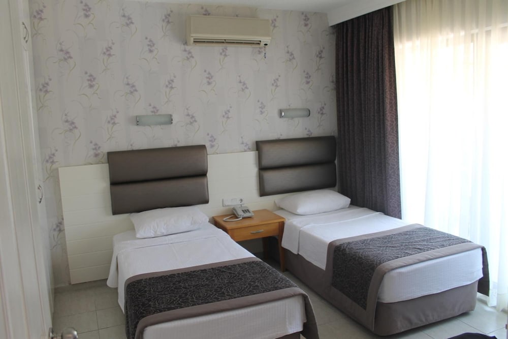 Ida Hotel 31/77
