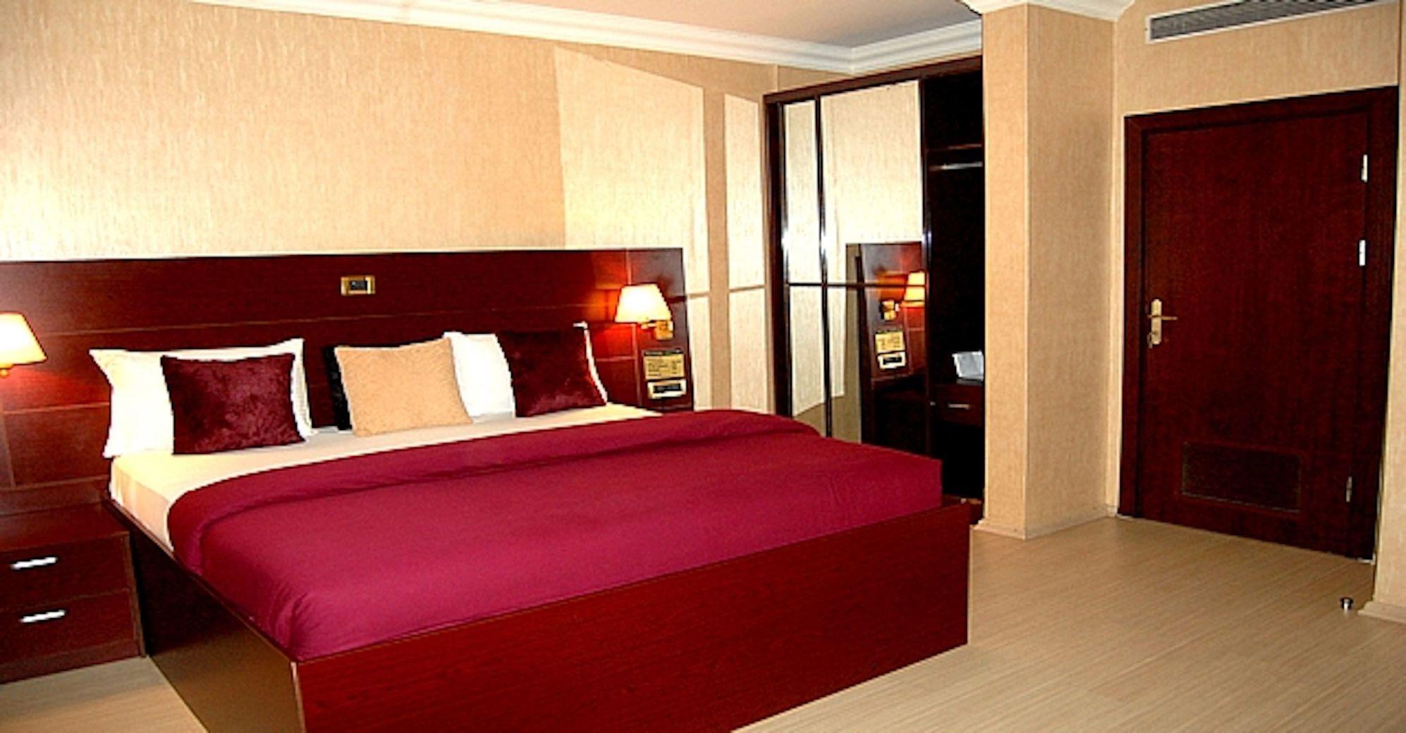 Gold, Plus, Suite