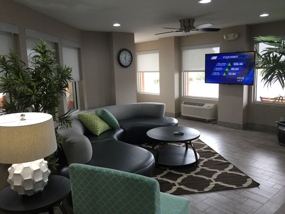 Baymont By Wyndham Pella 32/40