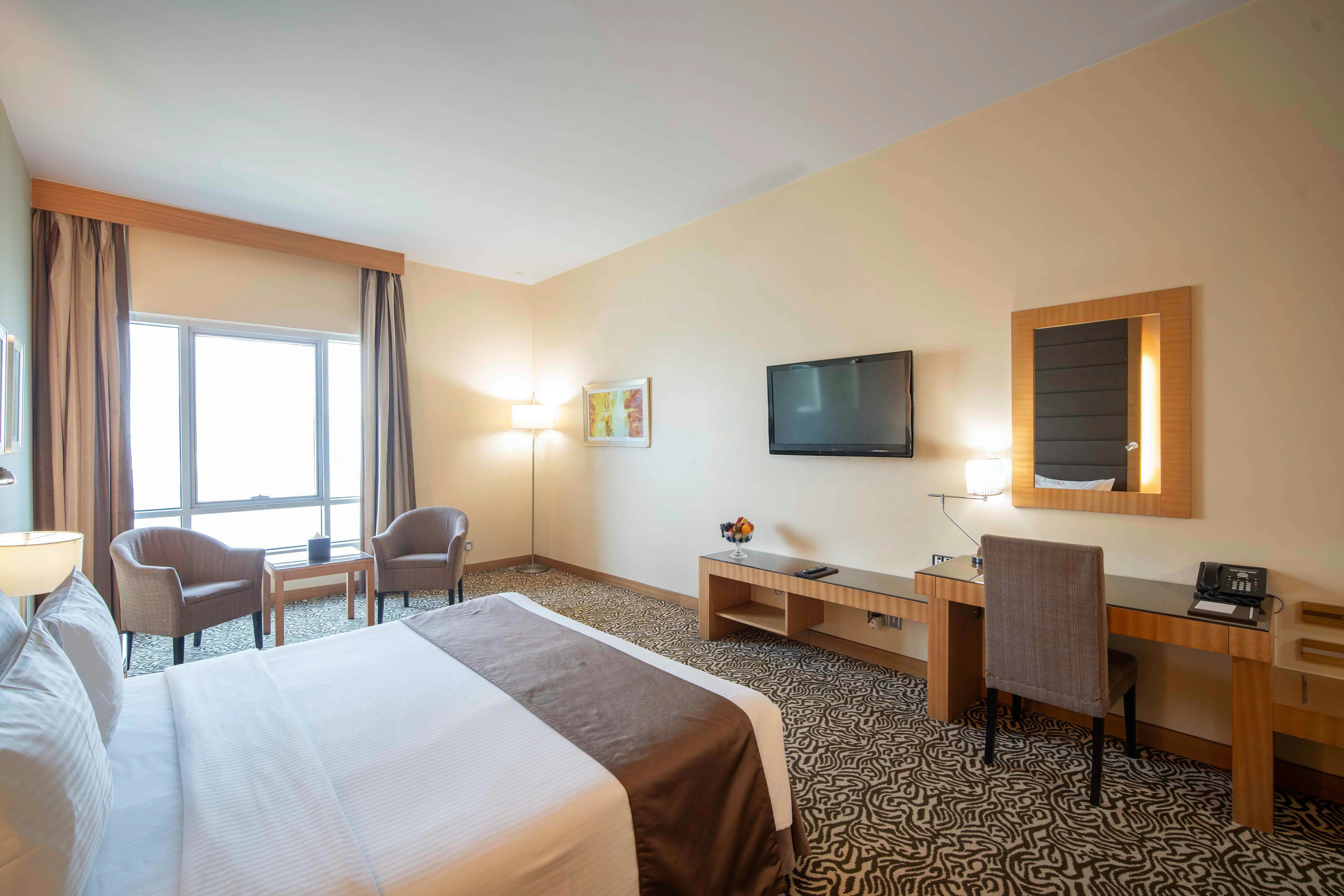 Copthorne Hotel Sharjah 28/85