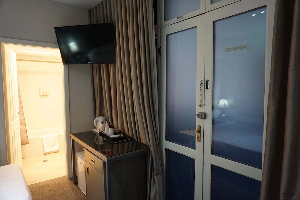 SAVOY DOUBLE BAY HOTEL 31/44