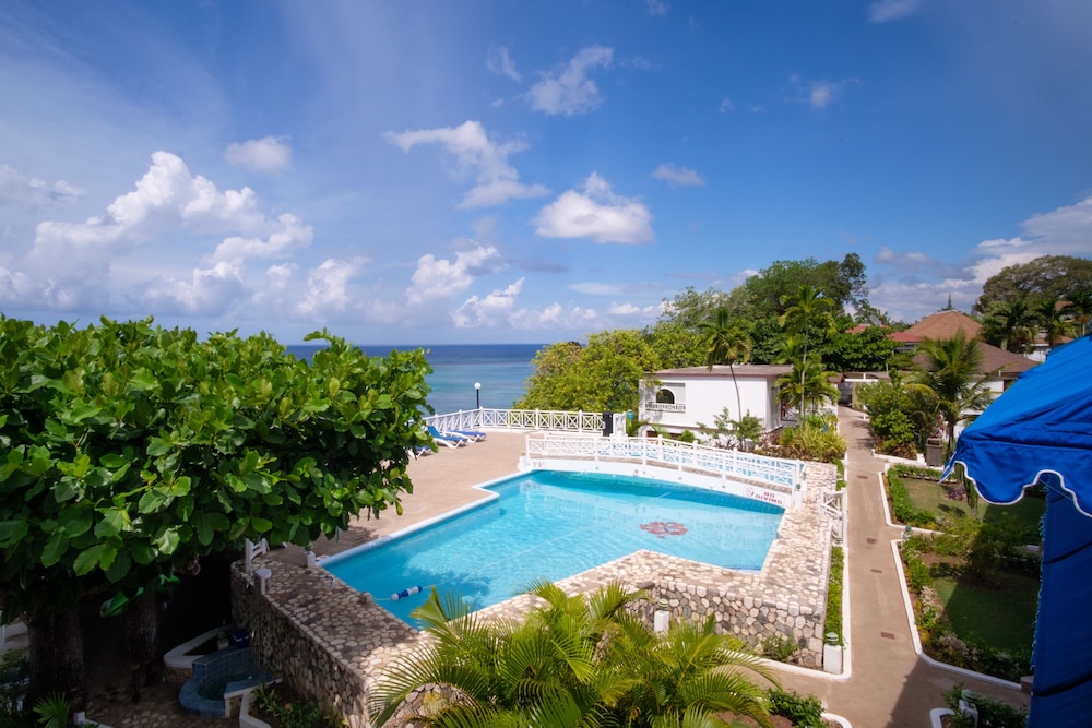 Hibiscus Lodge 56/58