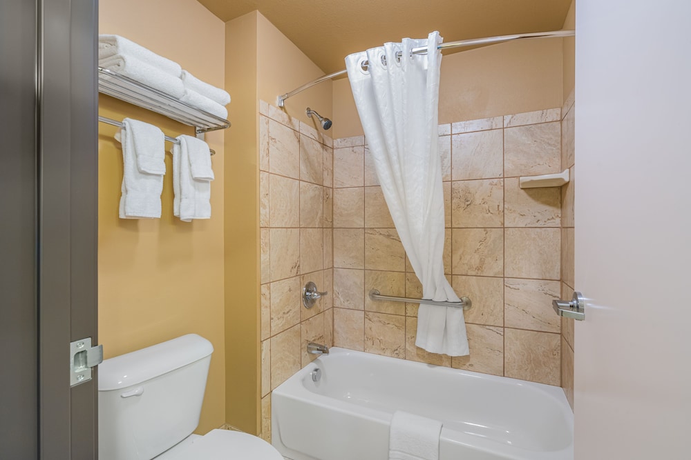 Landmark Suites 45/50