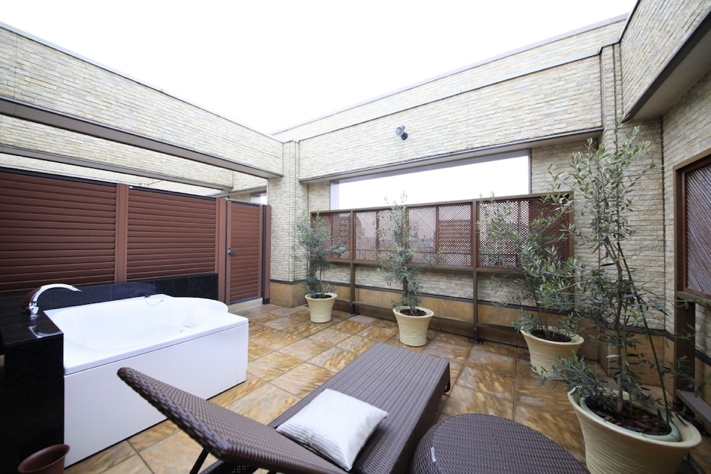 swimming pool spa