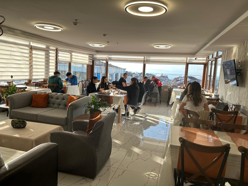 Naila Hotel 50/69