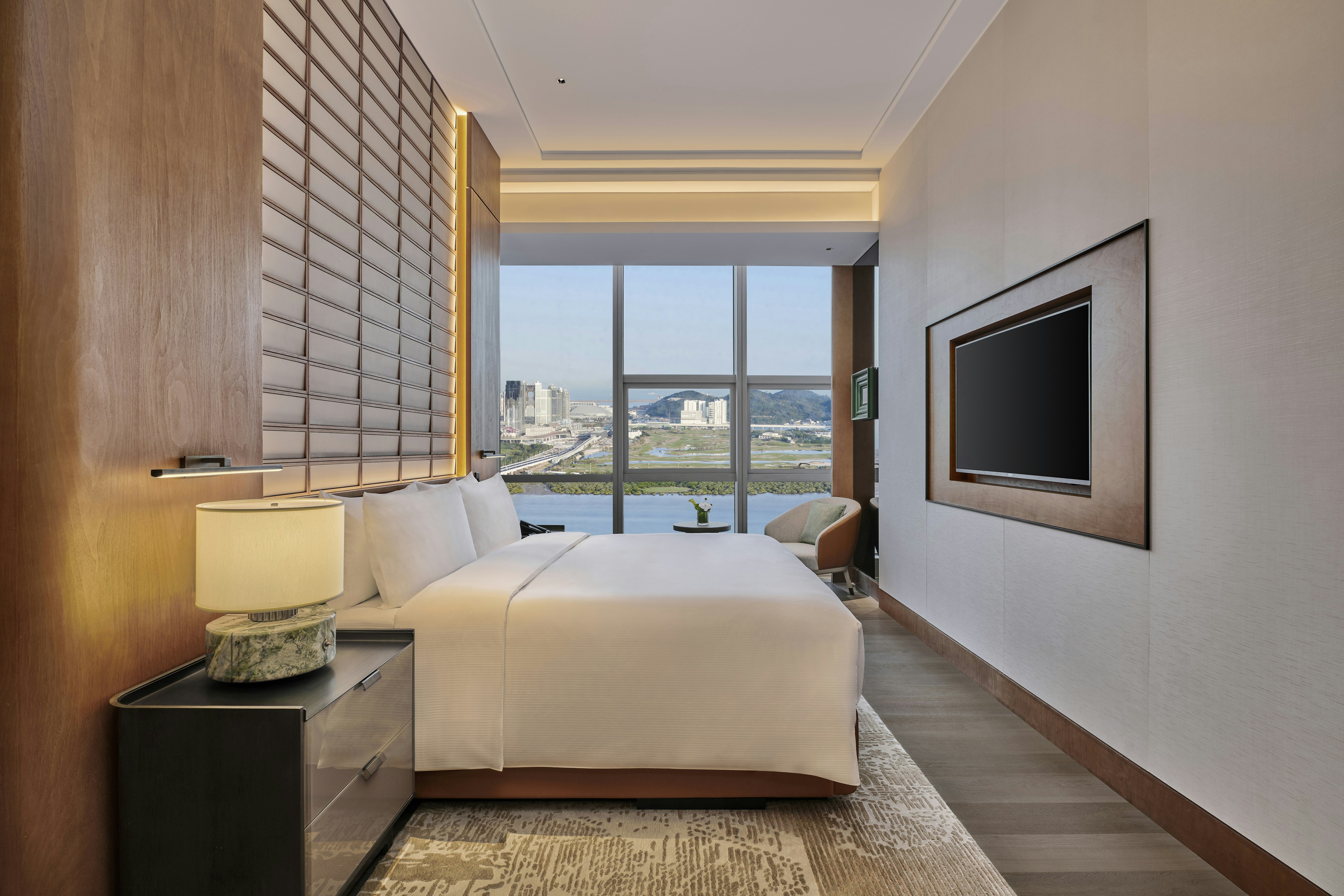 PREMIUM, SUITE, KING BED