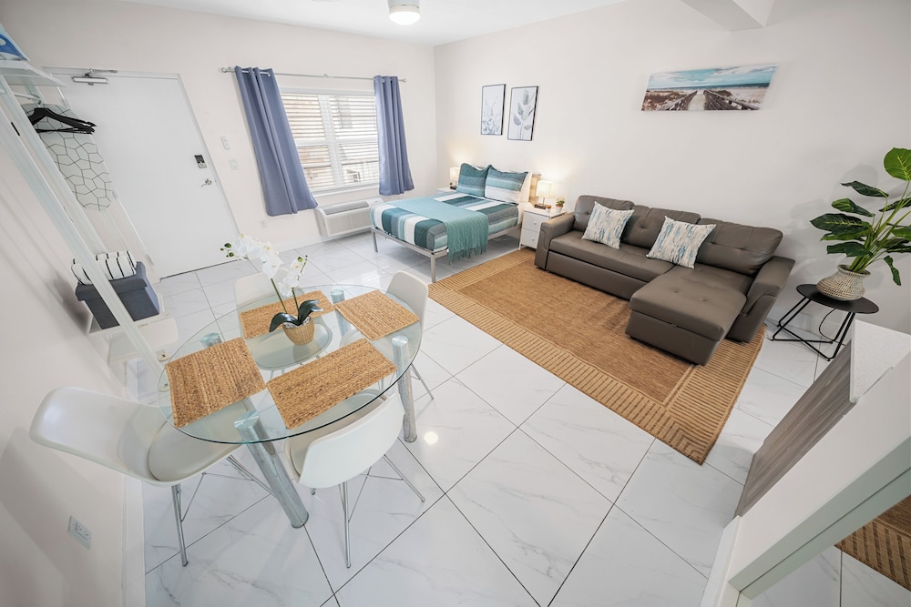 Samantha Apartments by Lowkl 18/46