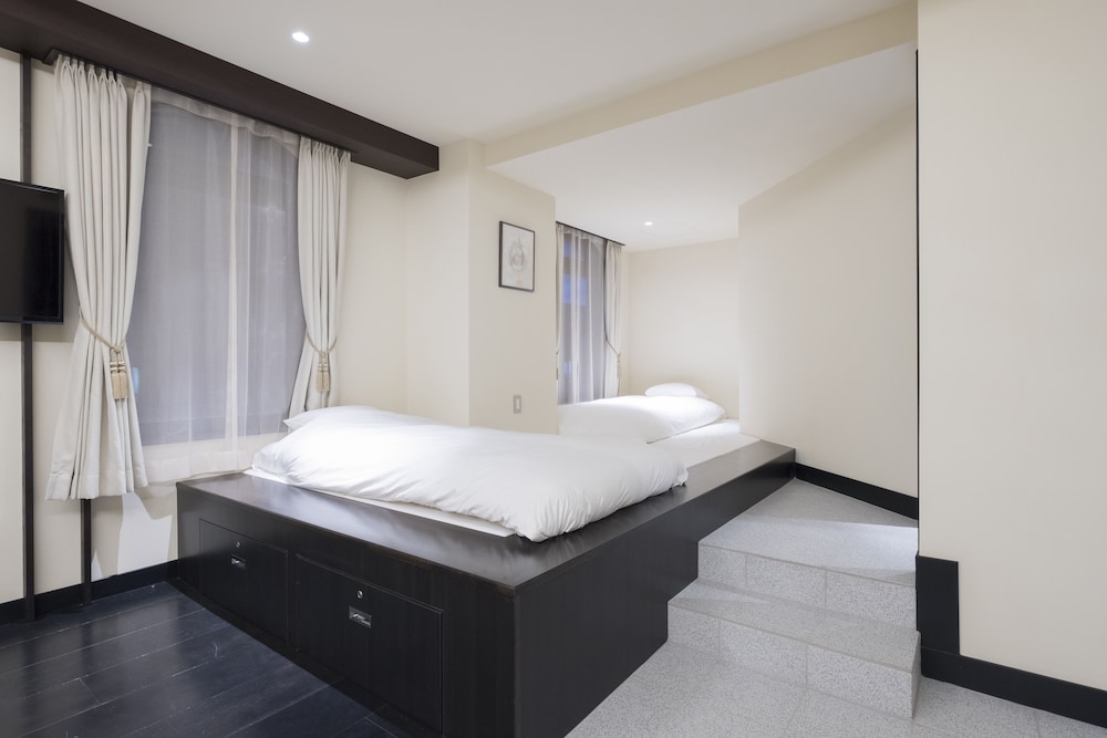 Fujisawa Hotel En 21/53