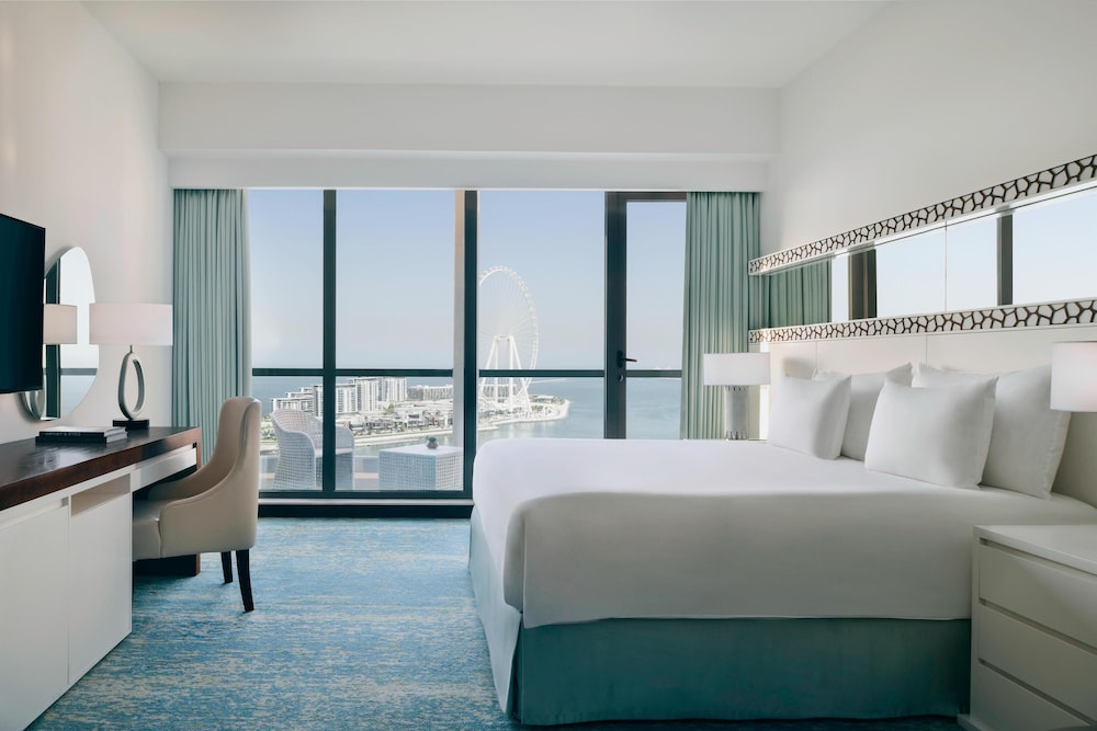 ROOM, SEA AND AIN DUBAI VIEW, BALCONY