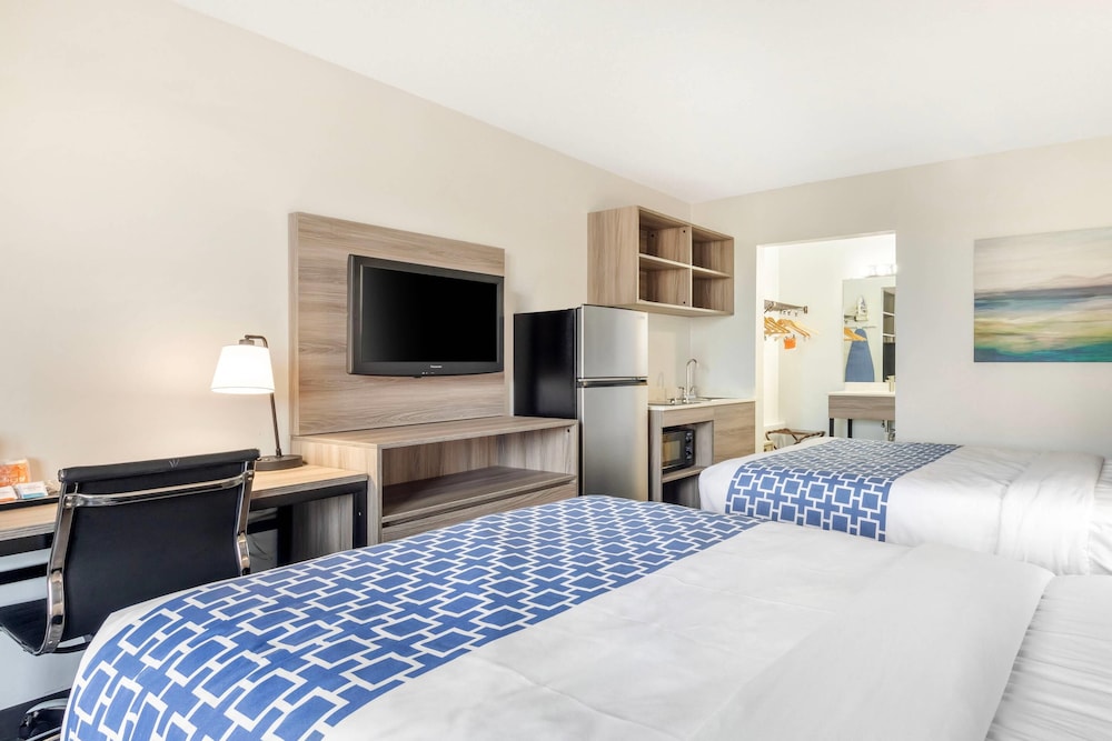 Efficiency, 2 Double Beds, Accessible، Suburban Studios Tysons Corner 5/6