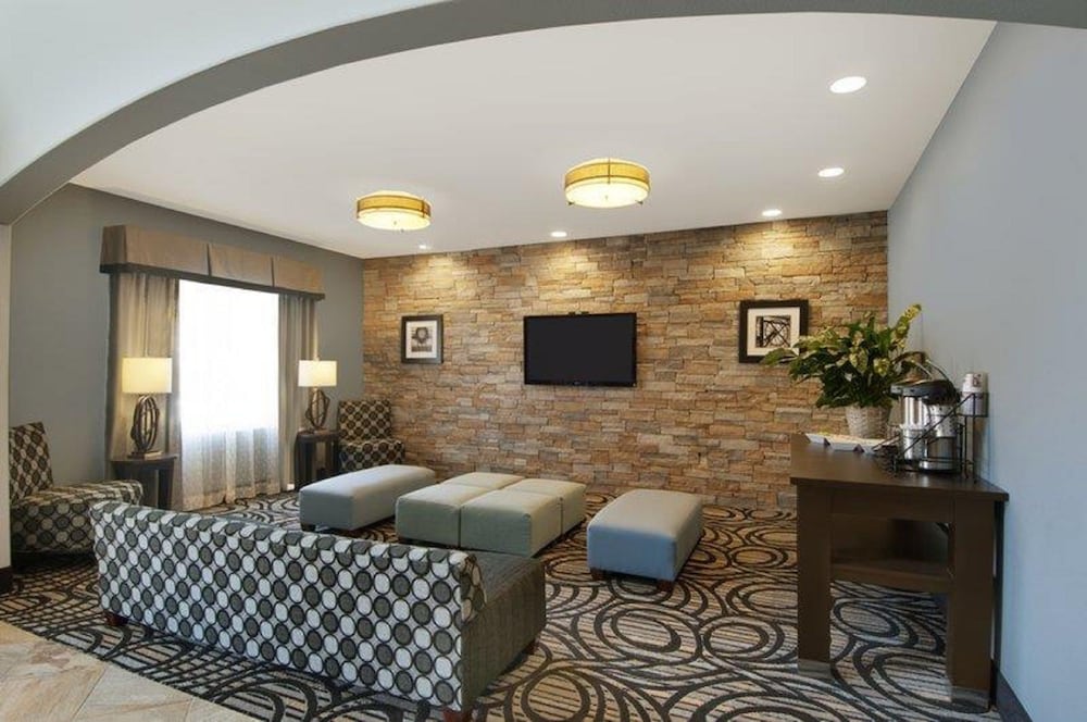 Best Western Plus Sand Bass Inn & Suites 18/52