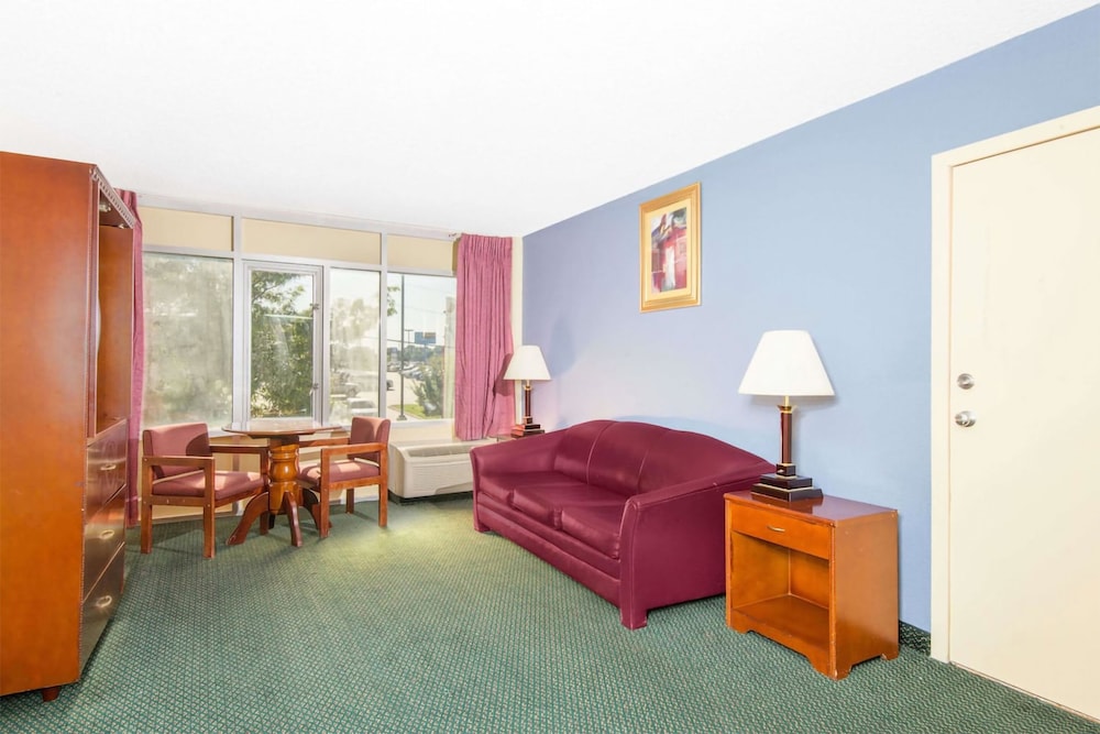 Blue Way Inn Suites Wichita East 20/37