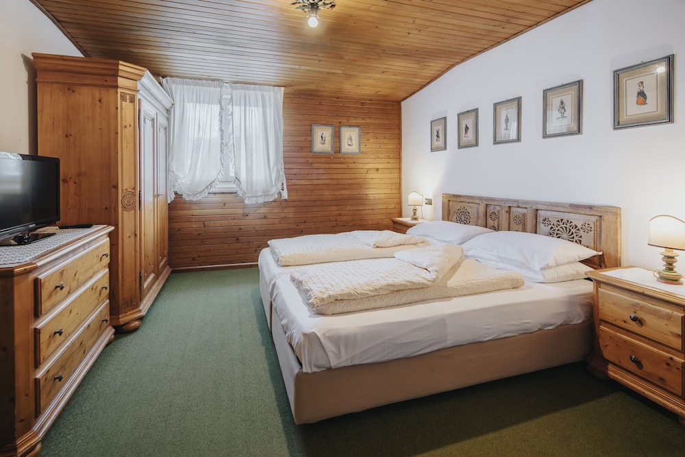 ECONOMY, TWIN BEDS