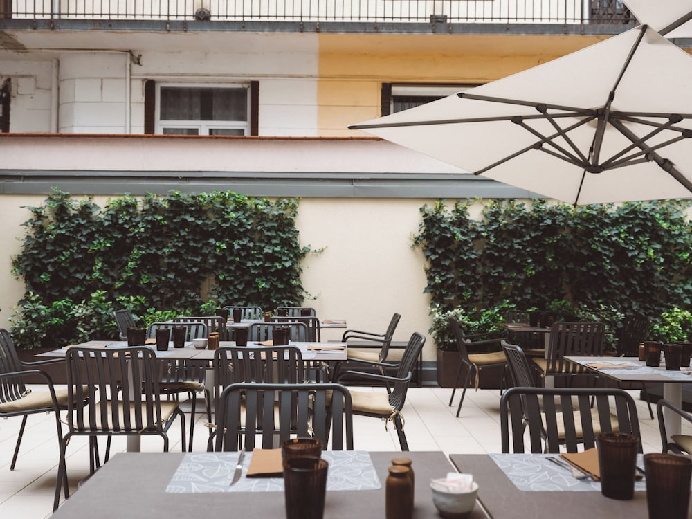 Honest Budapest by Chic & Basic 69/81