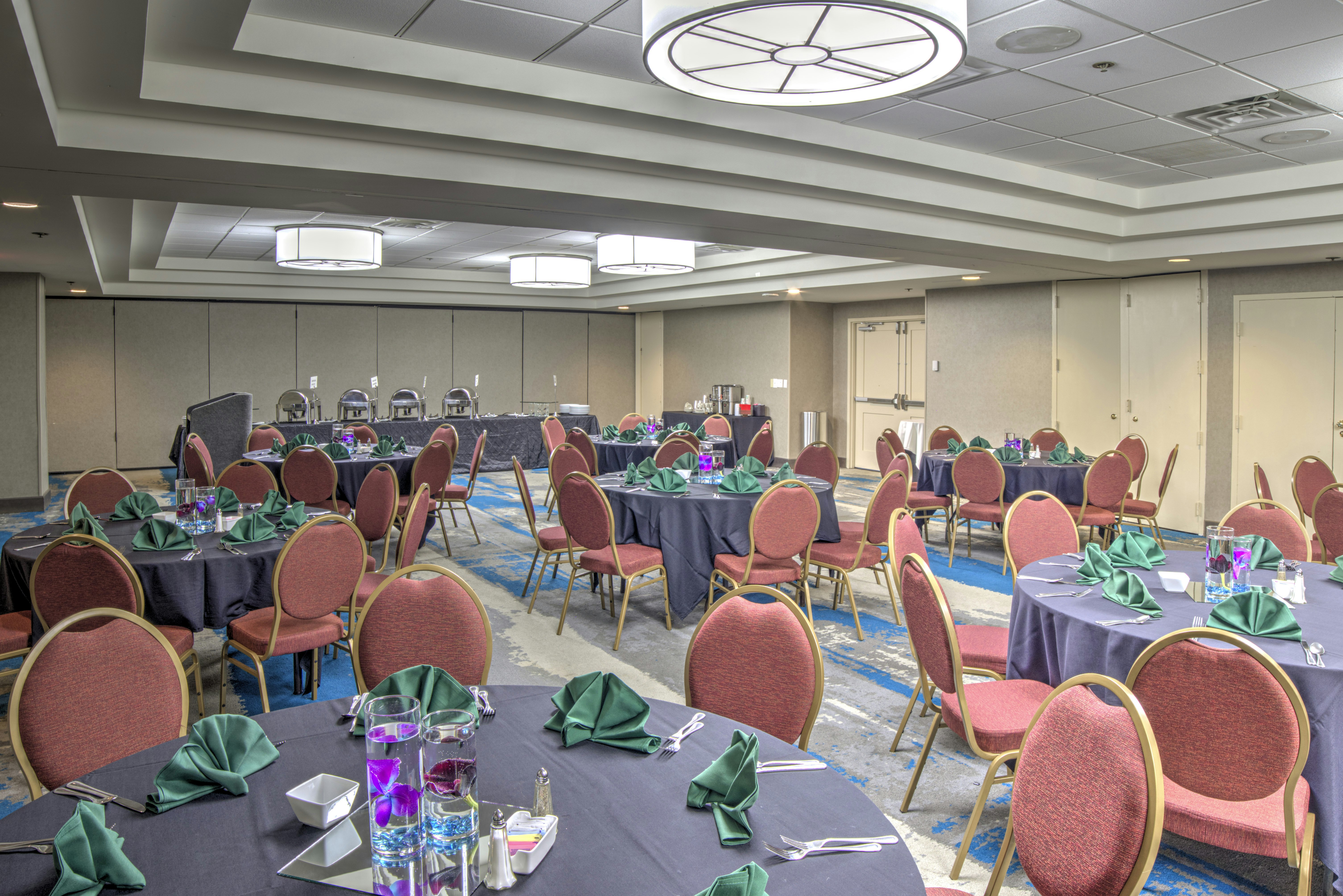 Embassy Suites Indianapolis North 21/24