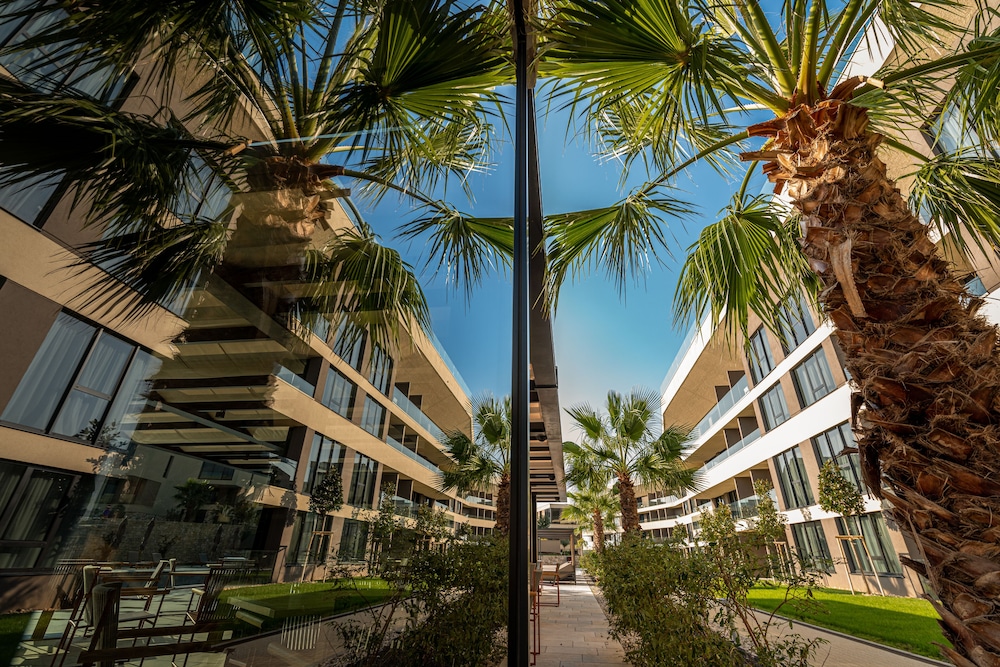 Petram Resort & Residences 64/68