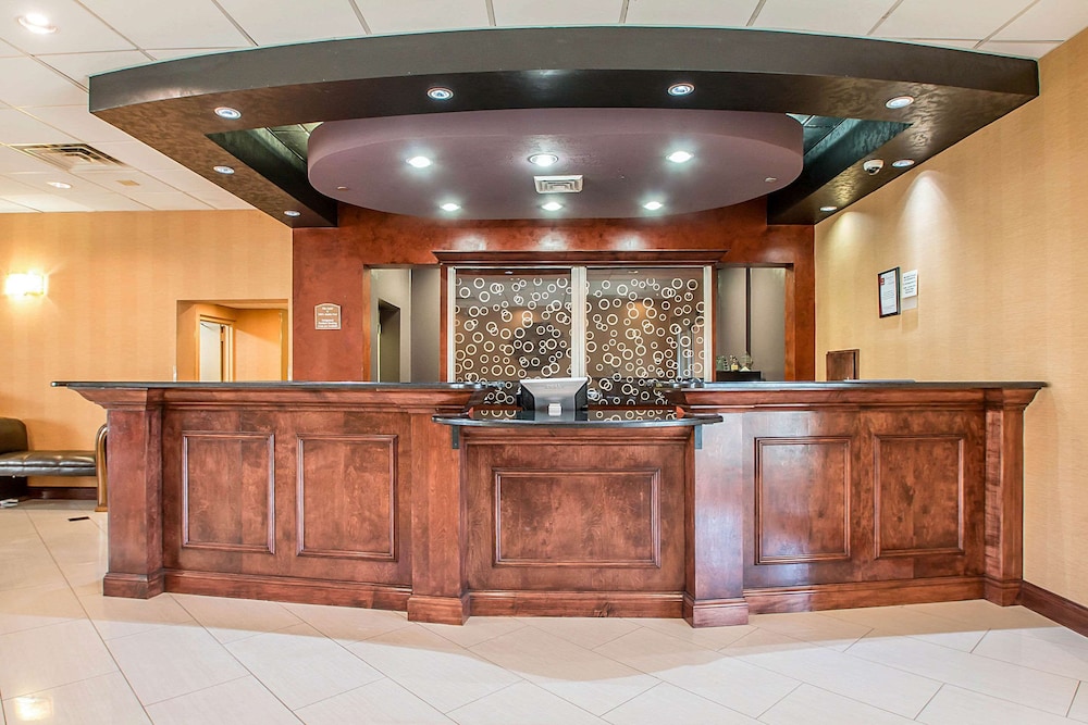 Clarion Inn Elmhurst - Oak Brook near I-88, I-290, I-294 1/43