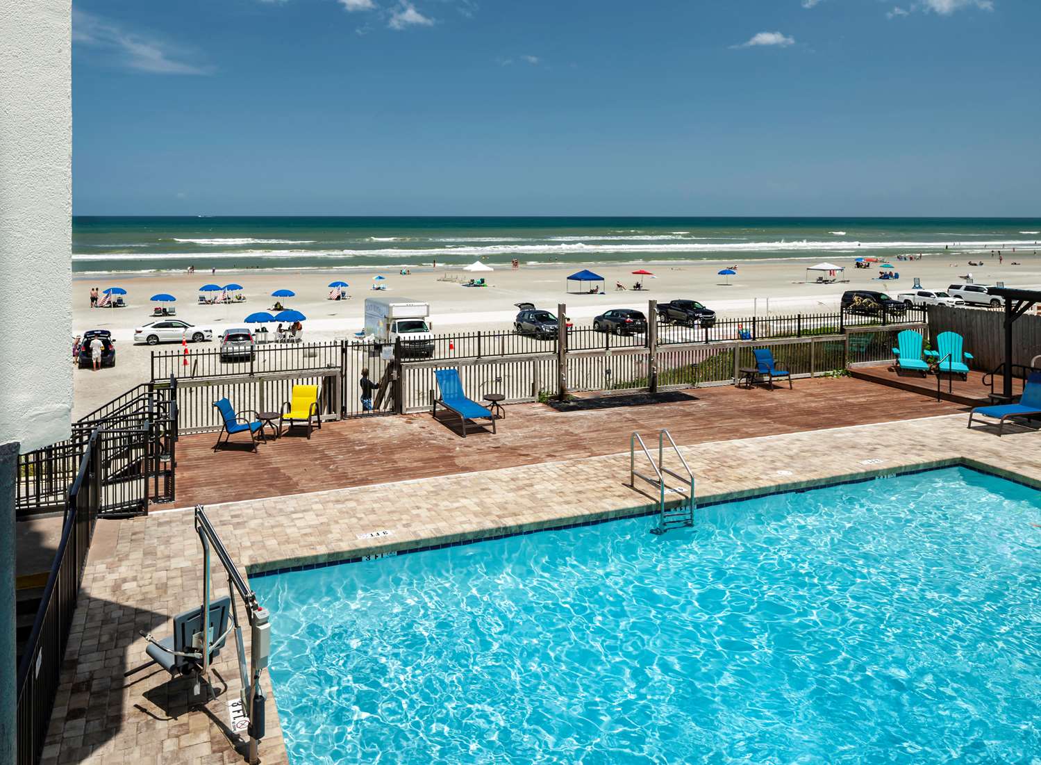 New Smyrna Beach Hotel & Suites 22/24
