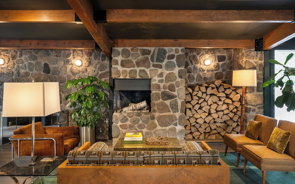 Birchwood Inn 28/48