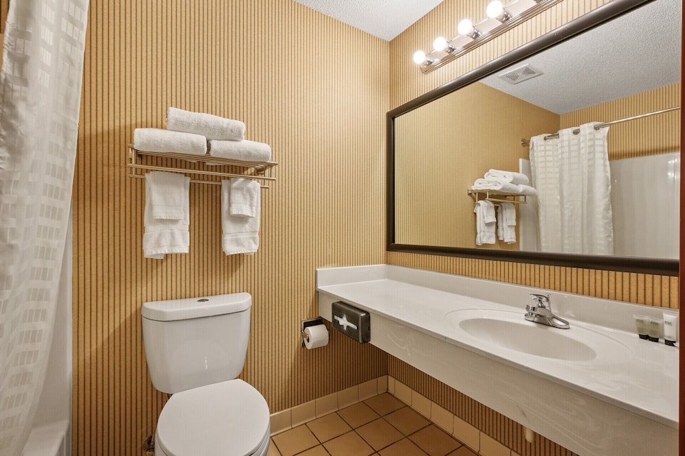 Norwood Inn And Suites Chaska 12/47