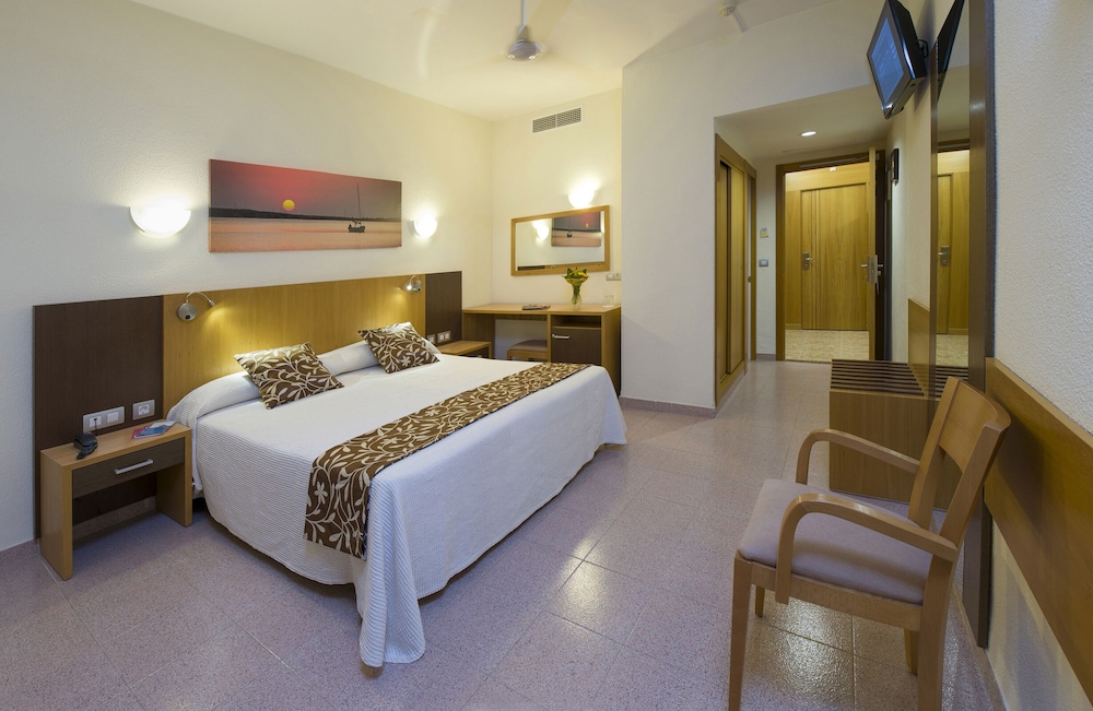 ROOM, DOUBLE BED