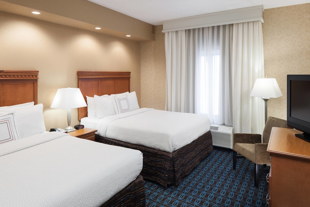 Fairfield Inn Suites Jacksonville Butler Boulevard 17/50