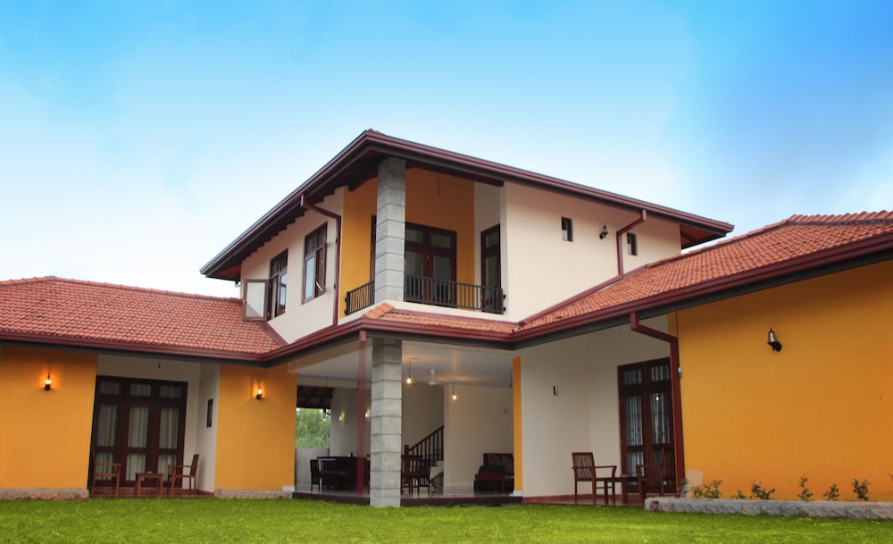 Airport Villa 4/57