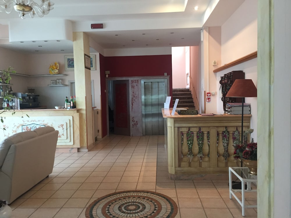 Hotel Ambasciatori 16/62