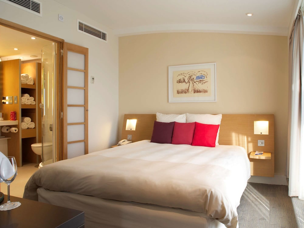 NOVOTEL CARDIFF CENTRE 16/75