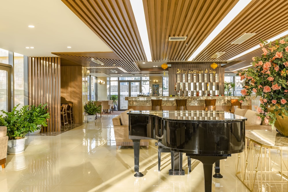 Balcona Hotel Da Nang 11/72