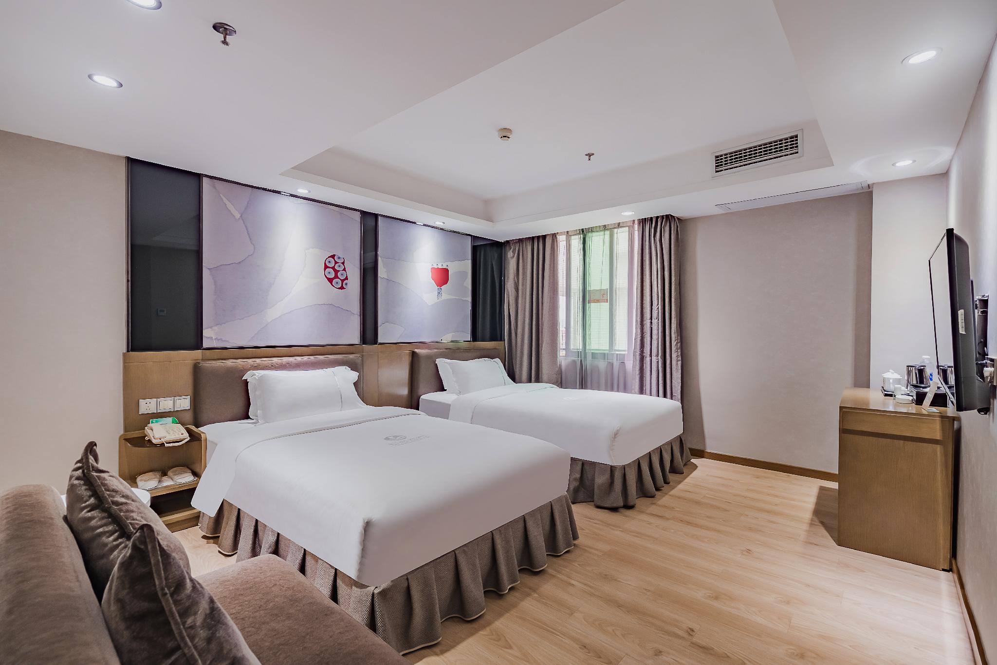 Delight, Twin Beds