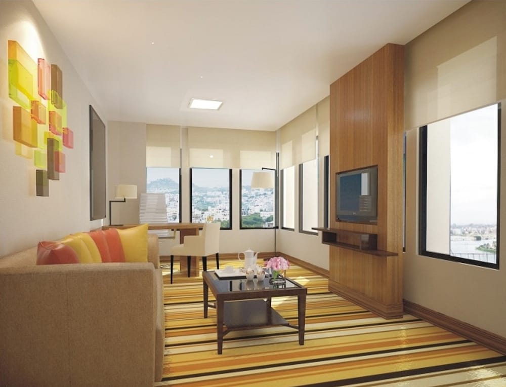 Holiday Inn Dhaka City Centre 32/48