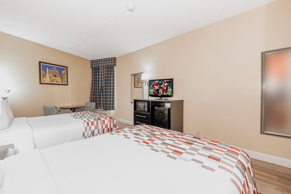 Red Roof Inn and Suites Macon 22/71