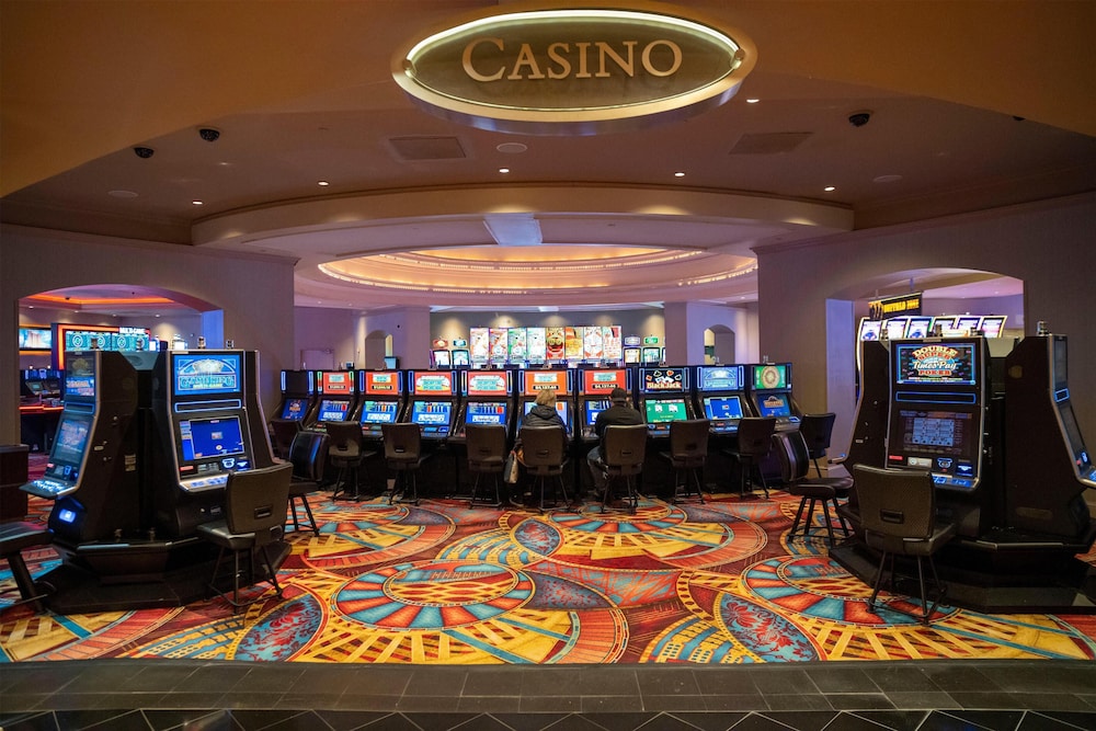 Gold Strike Casino Resort 64/69