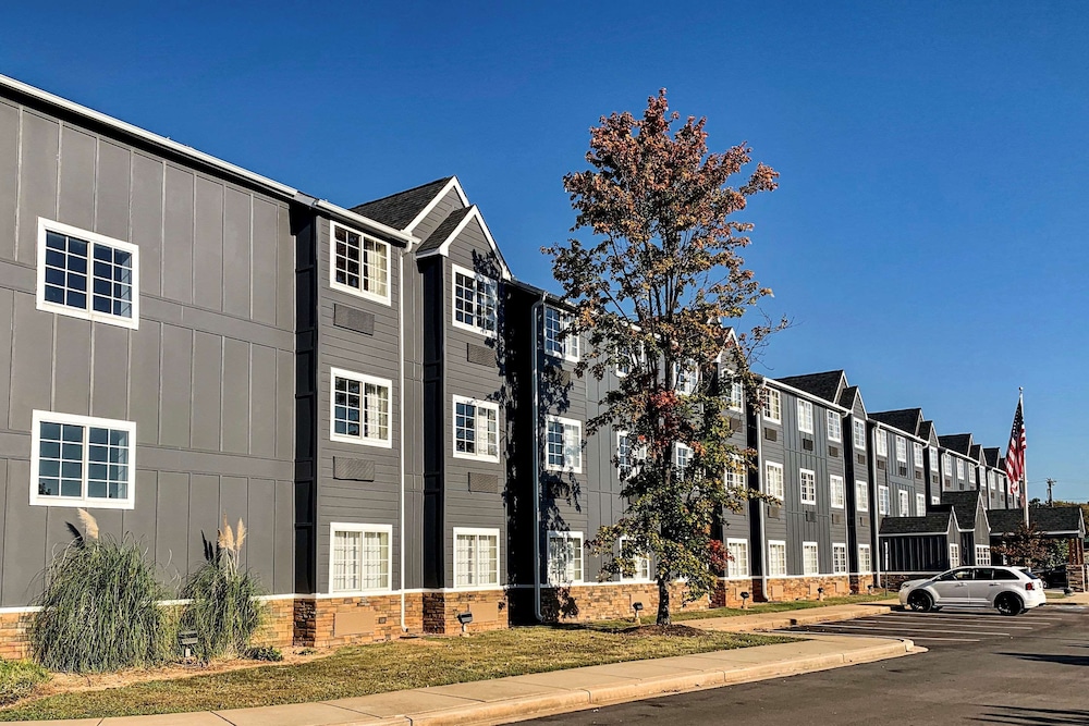 Econo Lodge Inn Suites Greenville 4/69
