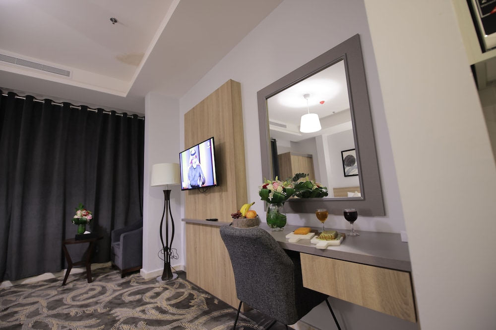 Laten Suites Al Salim Plaza 51/55
