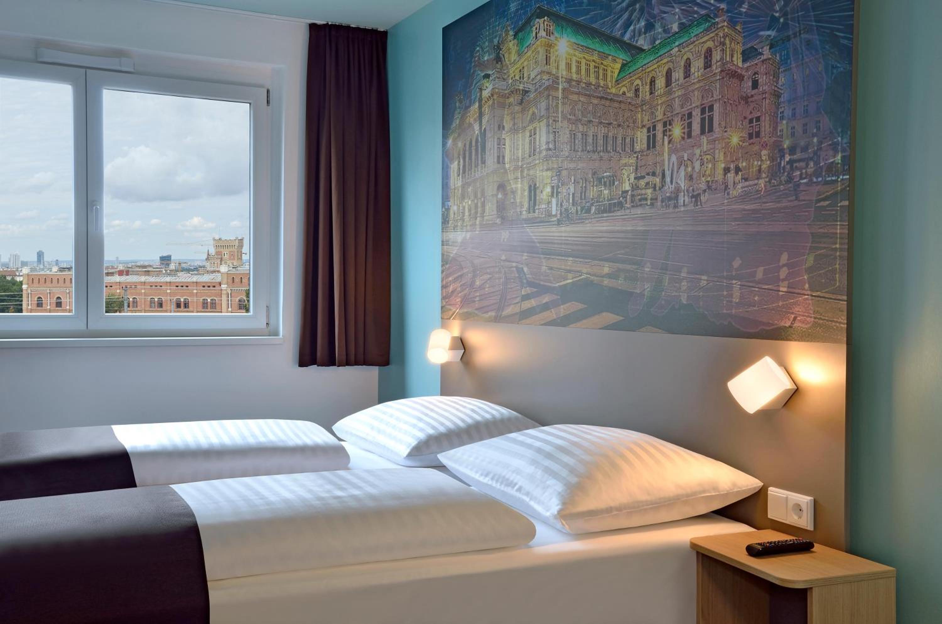 ROOM, DOUBLE BED