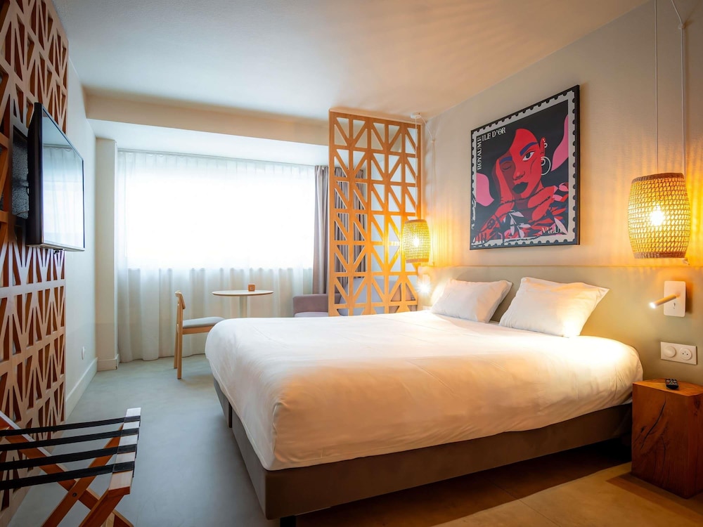 غرفة بريفيليج بسرير مزدوج بإطلالة على البحر، Mercure St Raphael Centre Plage 3/10